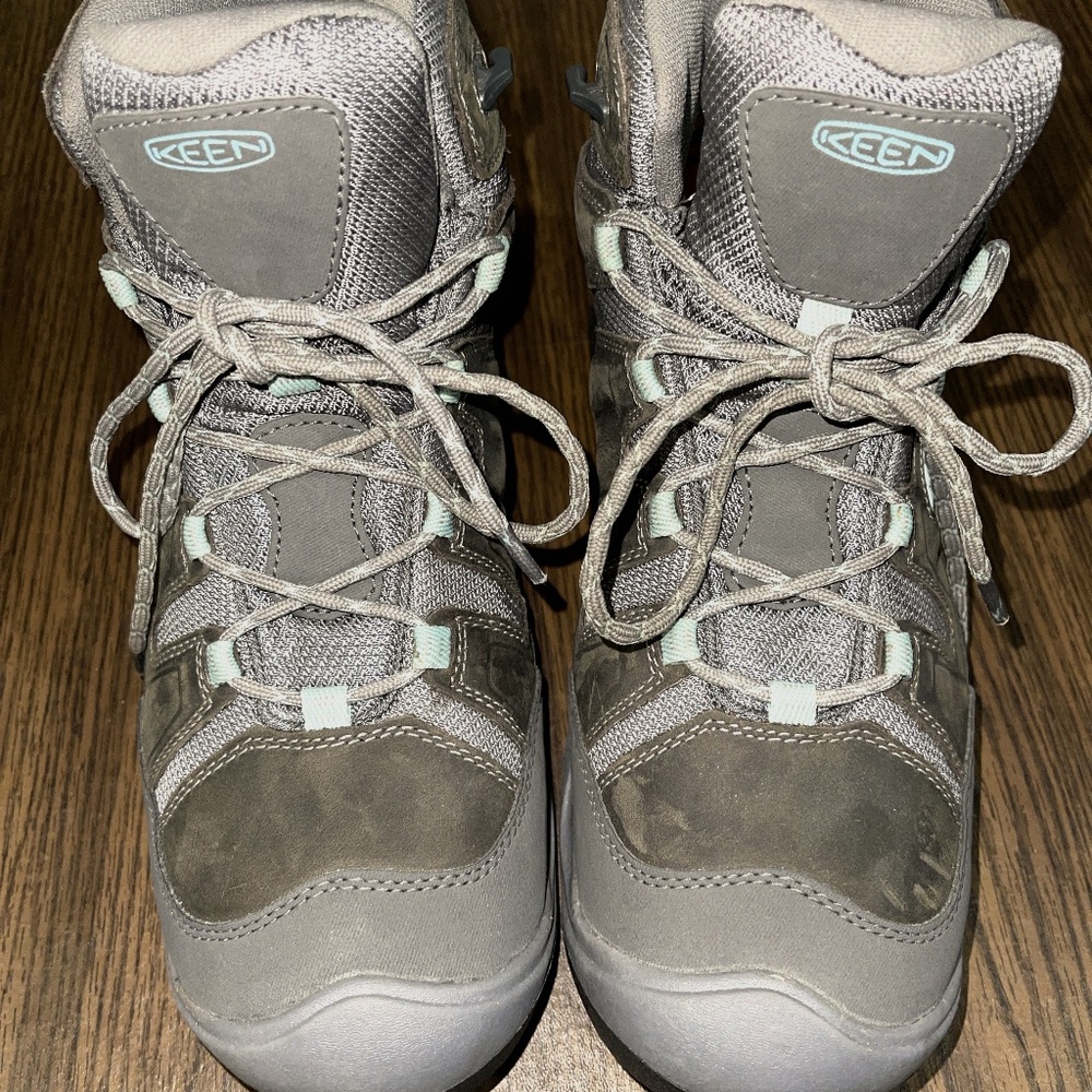 KEEN Women's Circadia Mid Height Waterproof Hiking Boot 11 Wide